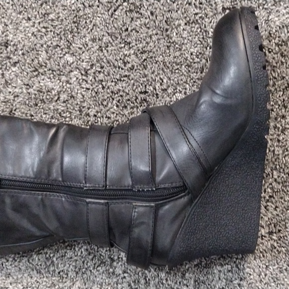 Express Women Wedges Back boots| Size 8 - Picture 4 of 14